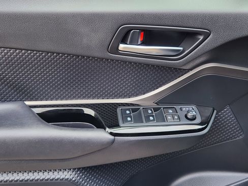 Used 2019 Toyota C-HR XLE FWD image 18