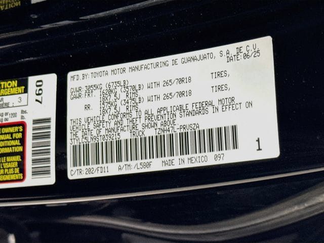 Certified 2025 Toyota Tacoma TRD Off-Road AWD/4WD image 31