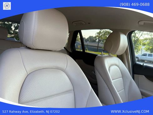Used 2017 Mercedes-Benz GLC 300 4MATIC image 22