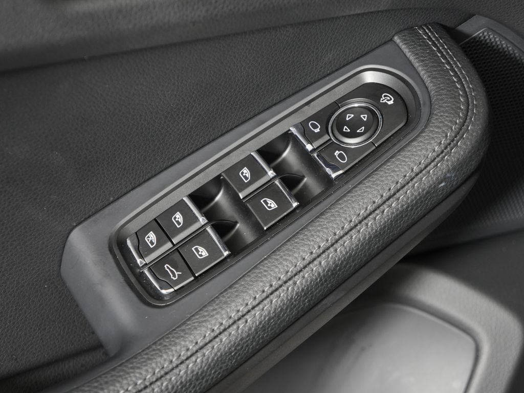 Certified 2026 Porsche Macan S AWD/4WD image 18