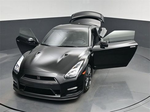 Used 2012 Nissan GT-R Premium image 62