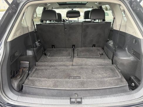 Used 2020 Volkswagen Tiguan SE w/ Panoramic Sunroof Package image 7