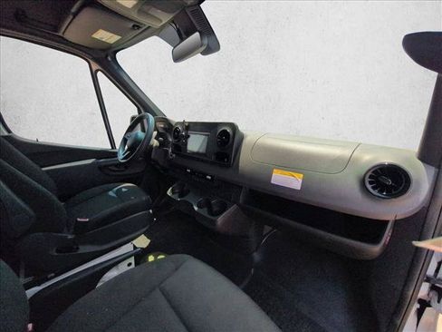 Used 2020 Mercedes-Benz Sprinter 2500 image 17