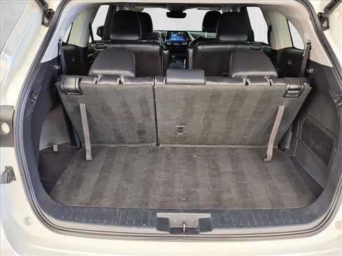 Used 2022 Toyota Highlander XLE FWD image 6