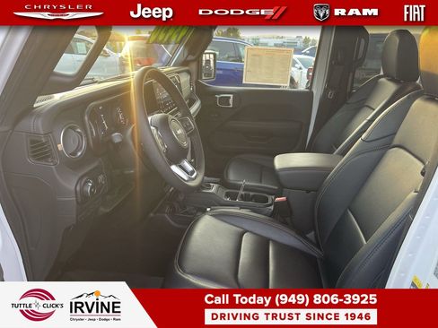Certified 2024 Jeep Wrangler Sahara w/ Technology Group image 17