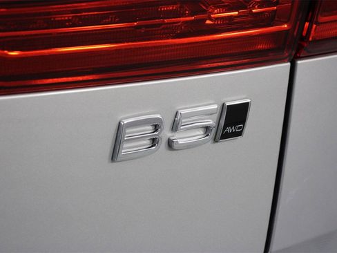 Certified 2025 Volvo XC60 B5 Plus image 20