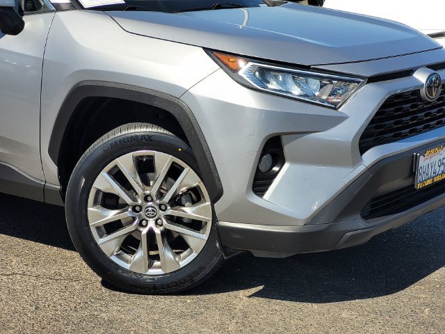 Used 2019 Toyota RAV4 XLE Premium w/ All Weather Liner Package FWD image 9