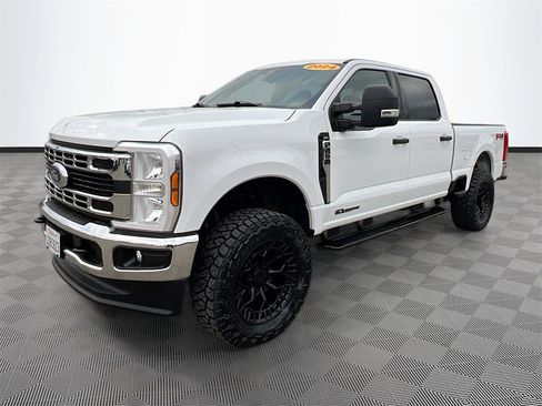 Used 2024 Ford F250 XLT w/ FX4 Off-Road Package image 3