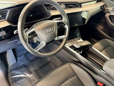 Used 2022 Audi e-tron Premium w/ Convenience Plus Package image 9