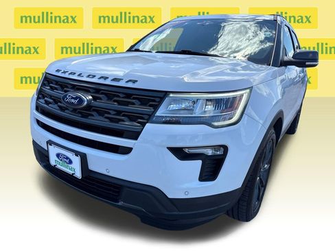 Used 2019 Ford Explorer XLT w/ Equipment Group 202A image 9