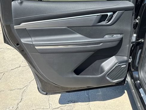 Used 2025 Buick Enclave Preferred FWD image 23