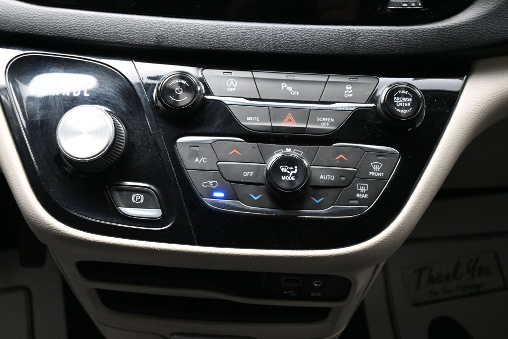 Used 2019 Chrysler Pacifica Touring-L FWD image 20