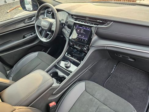 New 2025 Jeep Grand Cherokee Altitude image 16