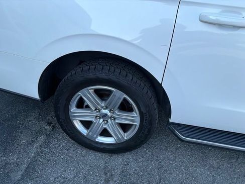 Used 2020 Ford Expedition Max XLT w/ Equipment Group 202A AWD/4WD image 7