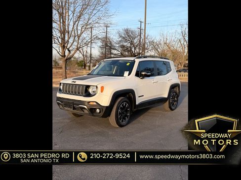Used 2023 Jeep Renegade Latitude AWD/4WD image 3