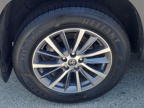 Used 2019 Toyota Highlander XLE AWD/4WD image 10