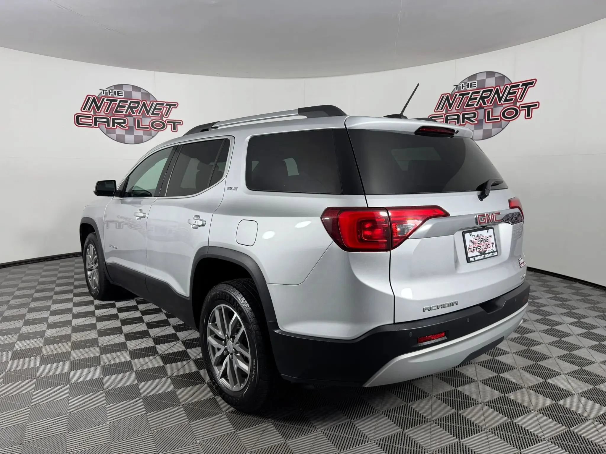 Used 2017 GMC Acadia SLE w/ Driver Alert Package I AWD/4WD image 5