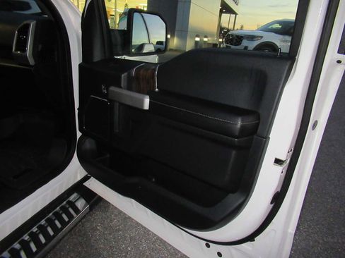 Used 2019 Ford F150 Lariat w/ Equipment Group 502A Luxury image 16