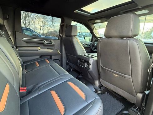 Used 2024 GMC Sierra 1500 AT4 w/ Technology Package image 17