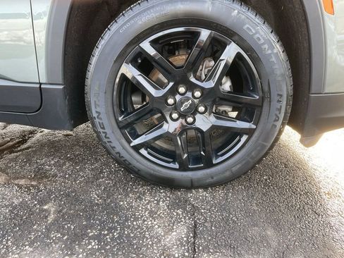 Used 2023 Chevrolet Traverse LT image 32