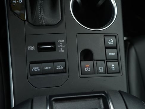 Used 2023 Toyota Highlander XLE image 27