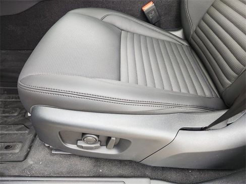 New 2025 Land Rover Discovery Sport S image 17