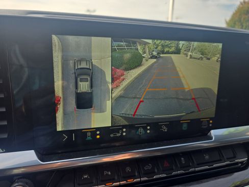 Used 2023 Chevrolet Silverado 1500 LTZ w/ Technology Package image 12