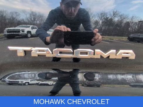 Used 2019 Toyota Tacoma SR5 image 30