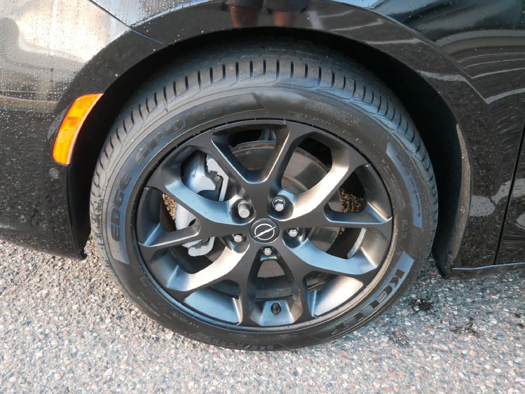 Used 2025 Chrysler Pacifica Limited AWD/4WD image 8