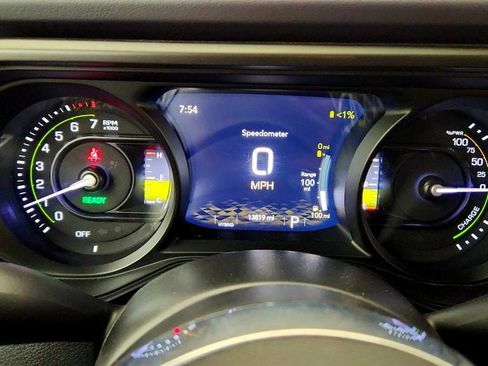 Used 2025 Jeep Wrangler Unlimited Sahara w/ Safety Group AWD/4WD image 13