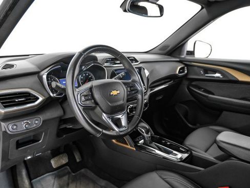 Used 2023 Chevrolet TrailBlazer ACTIV w/ Technology Package FWD image 13