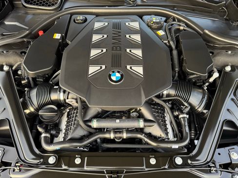 Used 2025 BMW 760i xDrive image 36