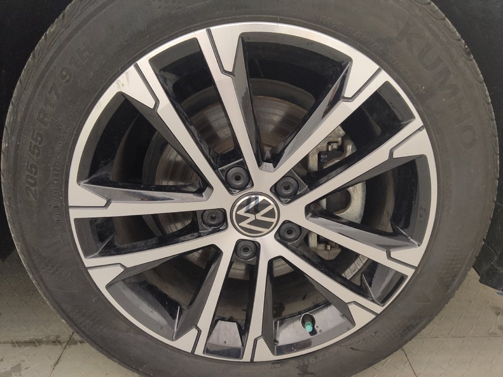 Used 2025 Volkswagen Jetta Sport FWD image 31