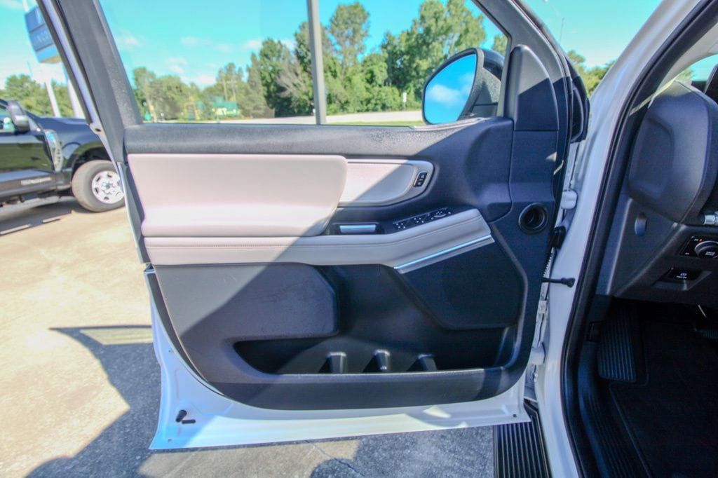 Used 2025 Ford Expedition Active AWD/4WD image 14