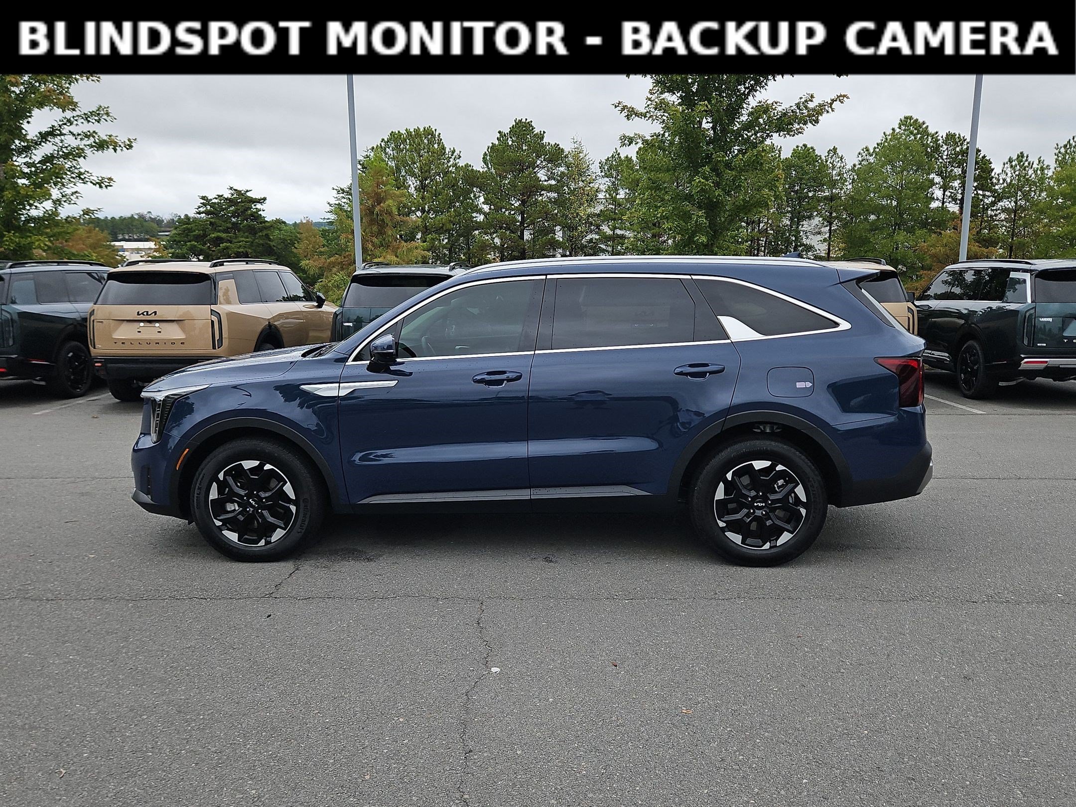 Used 2025 Kia Sorento S w/ Panoramic Sunroof Package FWD image 4