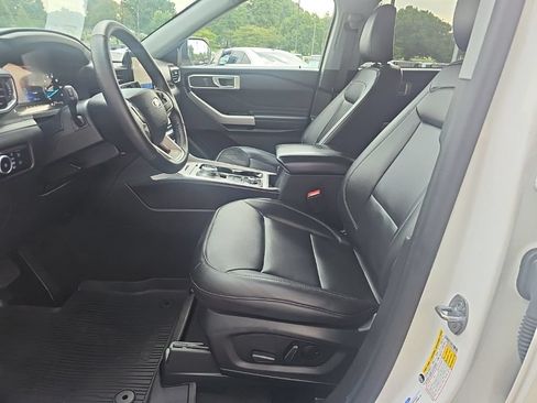 Used 2024 Ford Explorer XLT w/ Equipment Group 202A AWD/4WD image 9