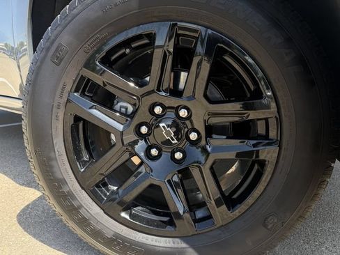 Used 2026 Chevrolet Silverado 1500 Custom RWD image 10