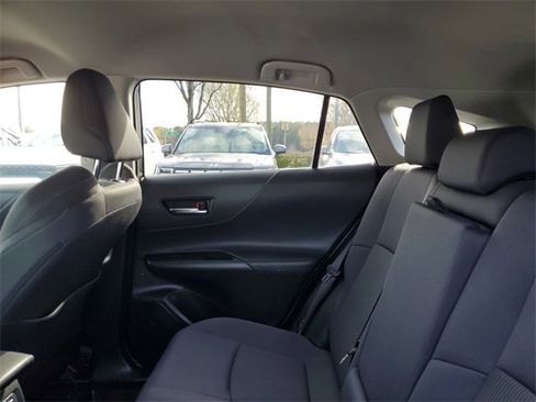 Used 2022 Toyota Venza LE image 10