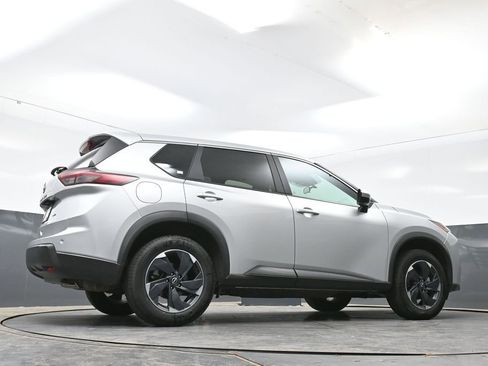 Used 2025 Nissan Rogue SV AWD/4WD image 47