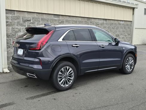 Used 2024 Cadillac XT4 Premium Luxury image 8