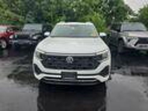 Used 2024 Volkswagen Atlas SEL Premium R-Line AWD/4WD image 3