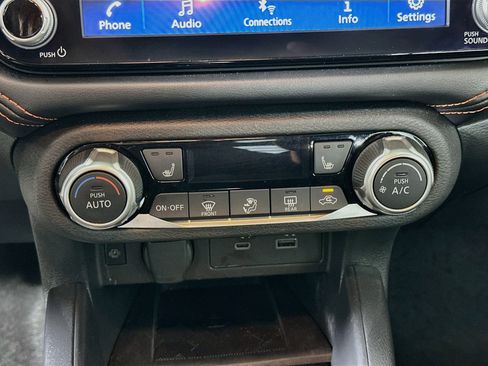 Used 2025 Nissan Versa SR FWD image 22
