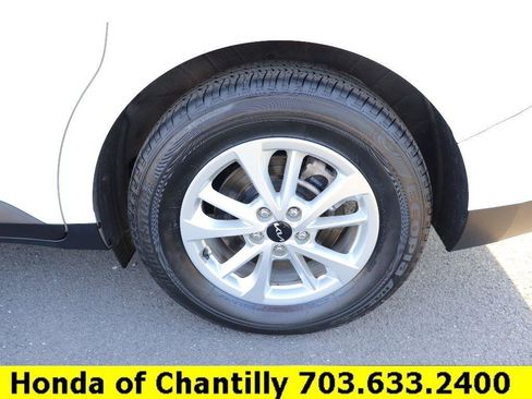 Used 2024 Kia Carnival LX FWD image 27