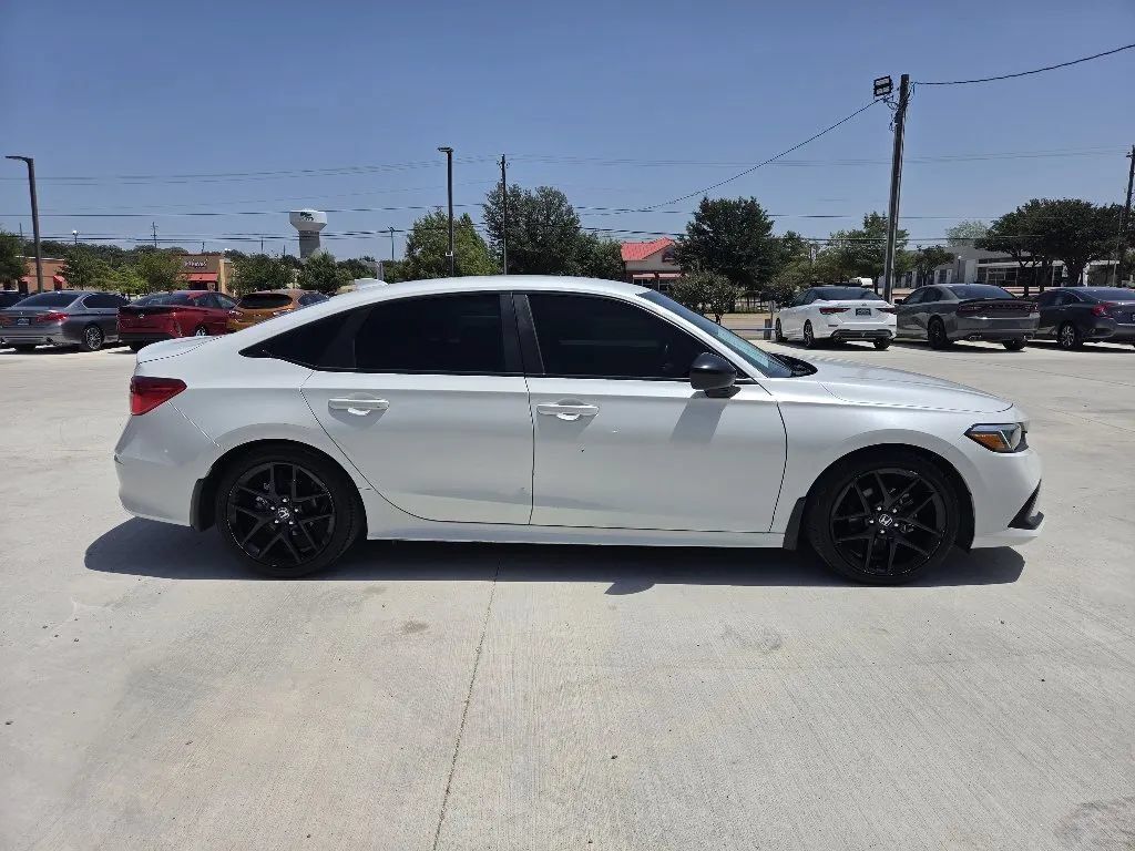 Used 2023 Honda Civic Sport image 4
