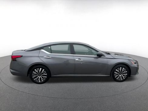 Used 2025 Nissan Altima 2.5 SV image 16