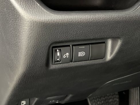 Used 2025 Toyota RAV4 XLE image 31