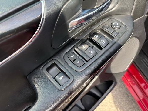 Used 2015 Chrysler Town & Country S image 11