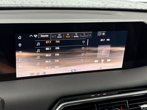 New 2025 Nissan Armada SL w/ Captain's Chari Seat Package RWD image 18