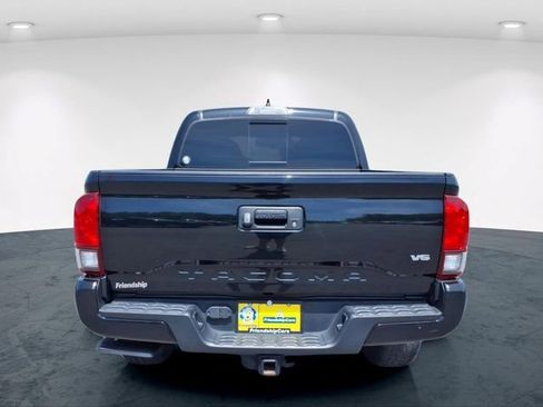Used 2018 Toyota Tacoma TRD Sport AWD/4WD image 10