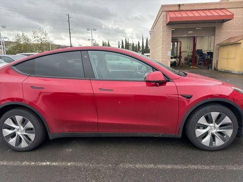 Used 2021 Tesla Model Y Long Range image 6